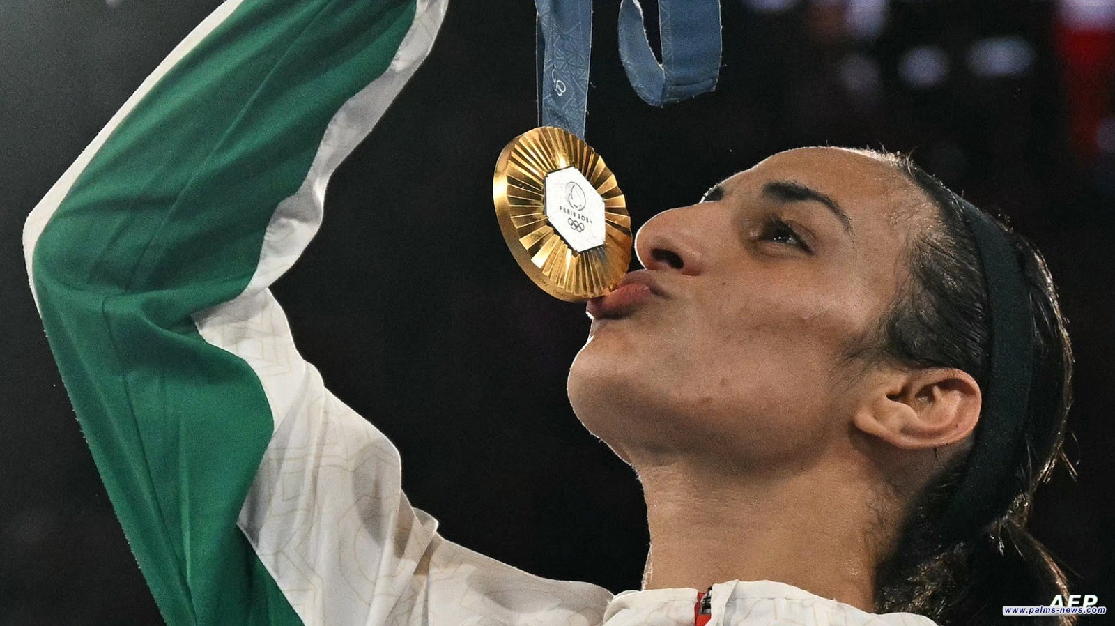 الملاكمة الجزائرية إيمان على غلاف مجلة فوغ.. حقيقة صورة حظيت بانتشار واسع